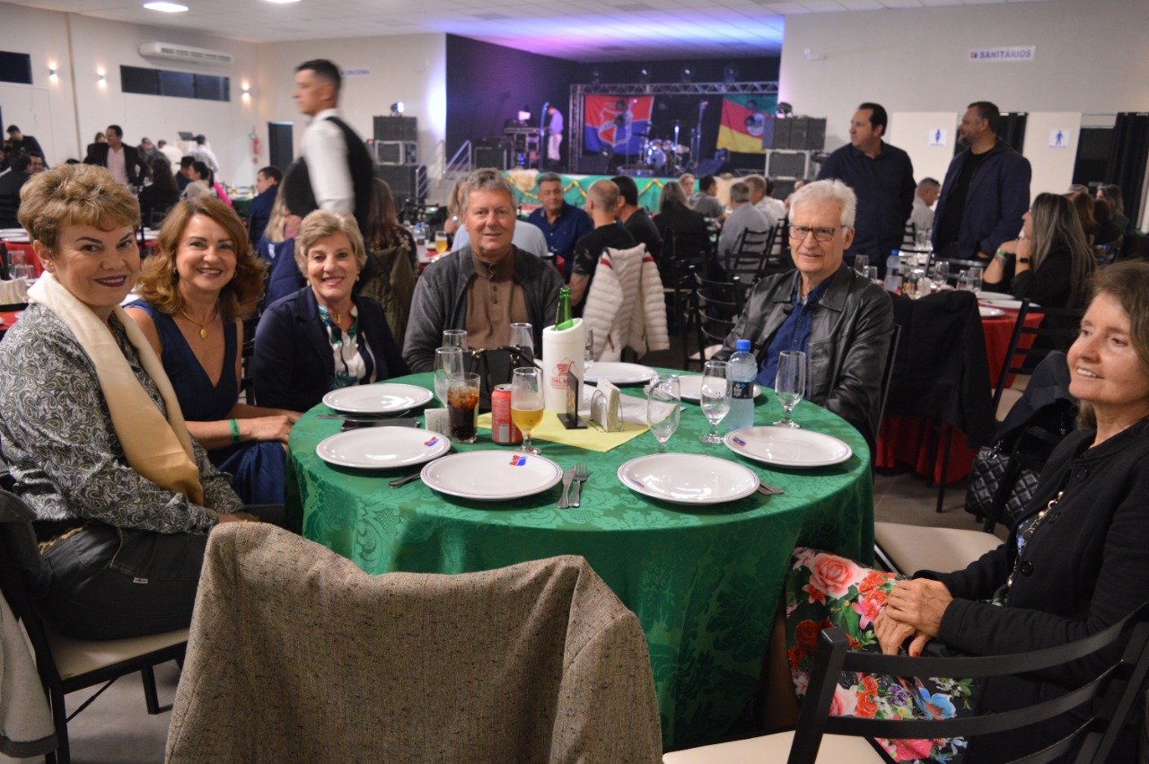 SÓCIOS, CLUBE SERMEP, PRESIDENTE E VICE, CLUBE SERMEP, Estacionamento, Espaço Kids, Piscina Infantil, Piscina Adulto, Capo SUPLEMENTAR, Quiosques, Hidro, Lareira, Pebolim, Salão para Eventos, Salão RUBI, Salão Esmeralda, Salão Diamante, Cancha de Bocha, Quadra de Beach Tennis, Tênis, Aulas, Zumba, Salão Grande, Parque, Clube, Recreativo, Cultural, Grama Natural, Publicidade em Campo, Clube  SERMEP, SERMEP, Morretes, Itapema, Meia PRAIA, Litoral, Associados, Sócio, Alegria, Felicidade, Férias, Imóveis, Apto, Locação, Aluguel, Quadro Social, dependente, patrimônio, patrimonial, contribuinte, diretoria, presidente, conselho deliberativo, Nilza Simas, prefeita de itapema, futebol, campeonato de futebol, dal mago, DALMAGO, GORDO, 