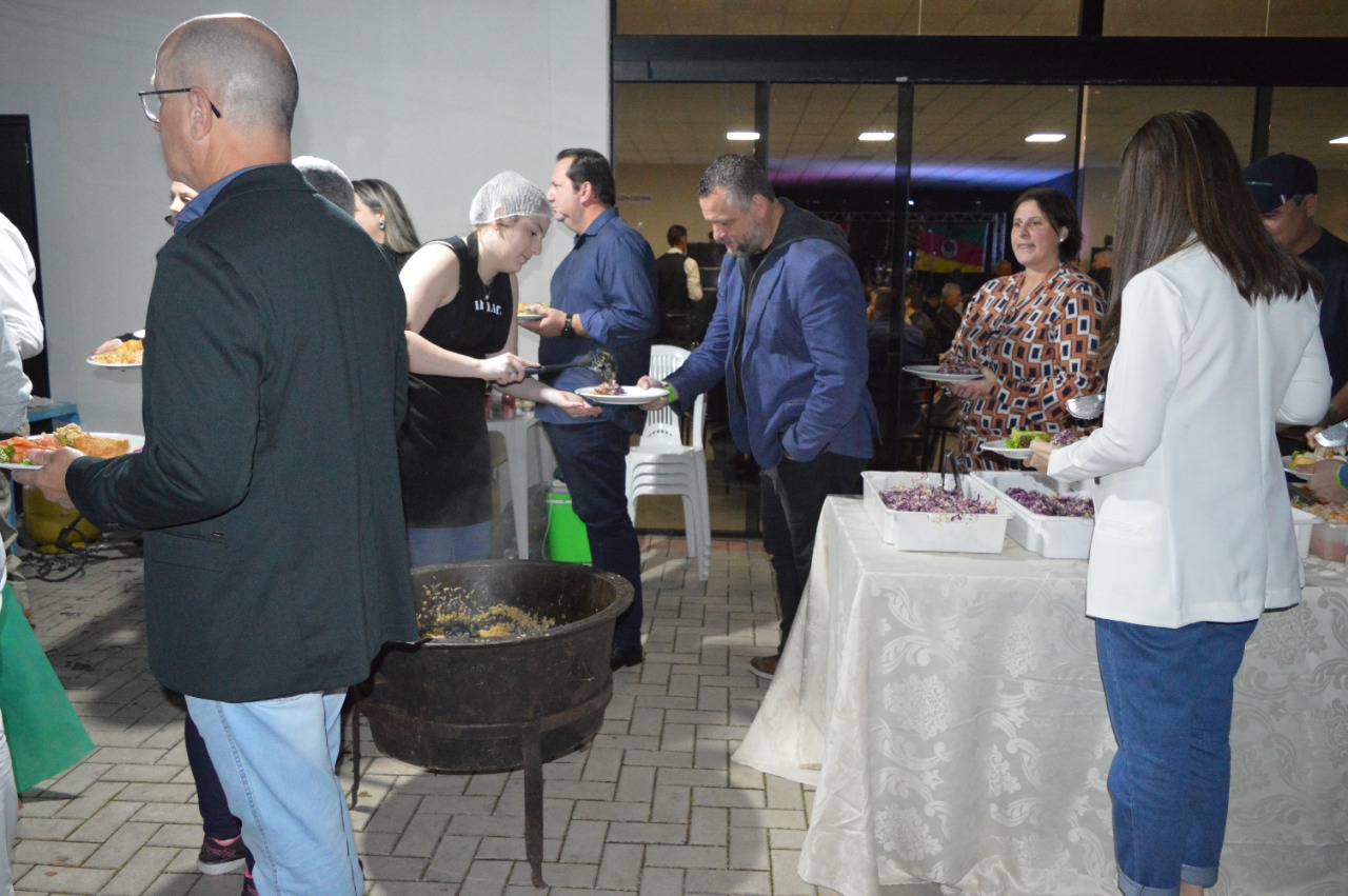 SÓCIOS, CLUBE SERMEP, PRESIDENTE E VICE, CLUBE SERMEP, Estacionamento, Espaço Kids, Piscina Infantil, Piscina Adulto, Capo SUPLEMENTAR, Quiosques, Hidro, Lareira, Pebolim, Salão para Eventos, Salão RUBI, Salão Esmeralda, Salão Diamante, Cancha de Bocha, Quadra de Beach Tennis, Tênis, Aulas, Zumba, Salão Grande, Parque, Clube, Recreativo, Cultural, Grama Natural, Publicidade em Campo, Clube  SERMEP, SERMEP, Morretes, Itapema, Meia PRAIA, Litoral, Associados, Sócio, Alegria, Felicidade, Férias, Imóveis, Apto, Locação, Aluguel, Quadro Social, dependente, patrimônio, patrimonial, contribuinte, diretoria, presidente, conselho deliberativo, Nilza Simas, prefeita de itapema, futebol, campeonato de futebol, dal mago, DALMAGO, GORDO, 