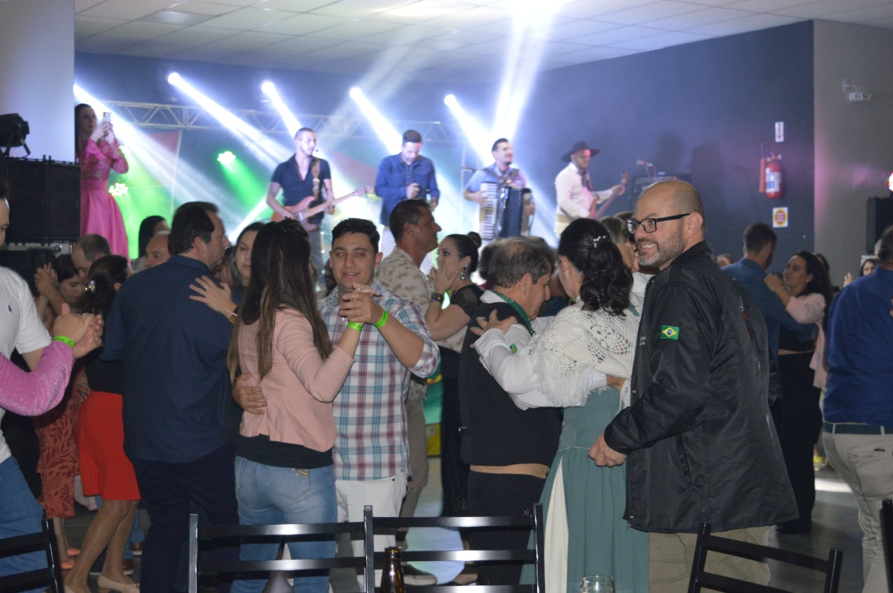 SÓCIOS, CLUBE SERMEP, PRESIDENTE E VICE, CLUBE SERMEP, Estacionamento, Espaço Kids, Piscina Infantil, Piscina Adulto, Capo SUPLEMENTAR, Quiosques, Hidro, Lareira, Pebolim, Salão para Eventos, Salão RUBI, Salão Esmeralda, Salão Diamante, Cancha de Bocha, Quadra de Beach Tennis, Tênis, Aulas, Zumba, Salão Grande, Parque, Clube, Recreativo, Cultural, Grama Natural, Publicidade em Campo, Clube  SERMEP, SERMEP, Morretes, Itapema, Meia PRAIA, Litoral, Associados, Sócio, Alegria, Felicidade, Férias, Imóveis, Apto, Locação, Aluguel, Quadro Social, dependente, patrimônio, patrimonial, contribuinte, diretoria, presidente, conselho deliberativo, Nilza Simas, prefeita de itapema, futebol, campeonato de futebol, dal mago, DALMAGO, GORDO, 